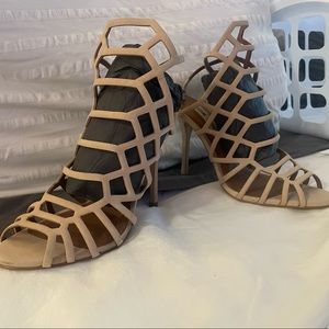 Cream/ Tan Steve Madden Heels SZ 7